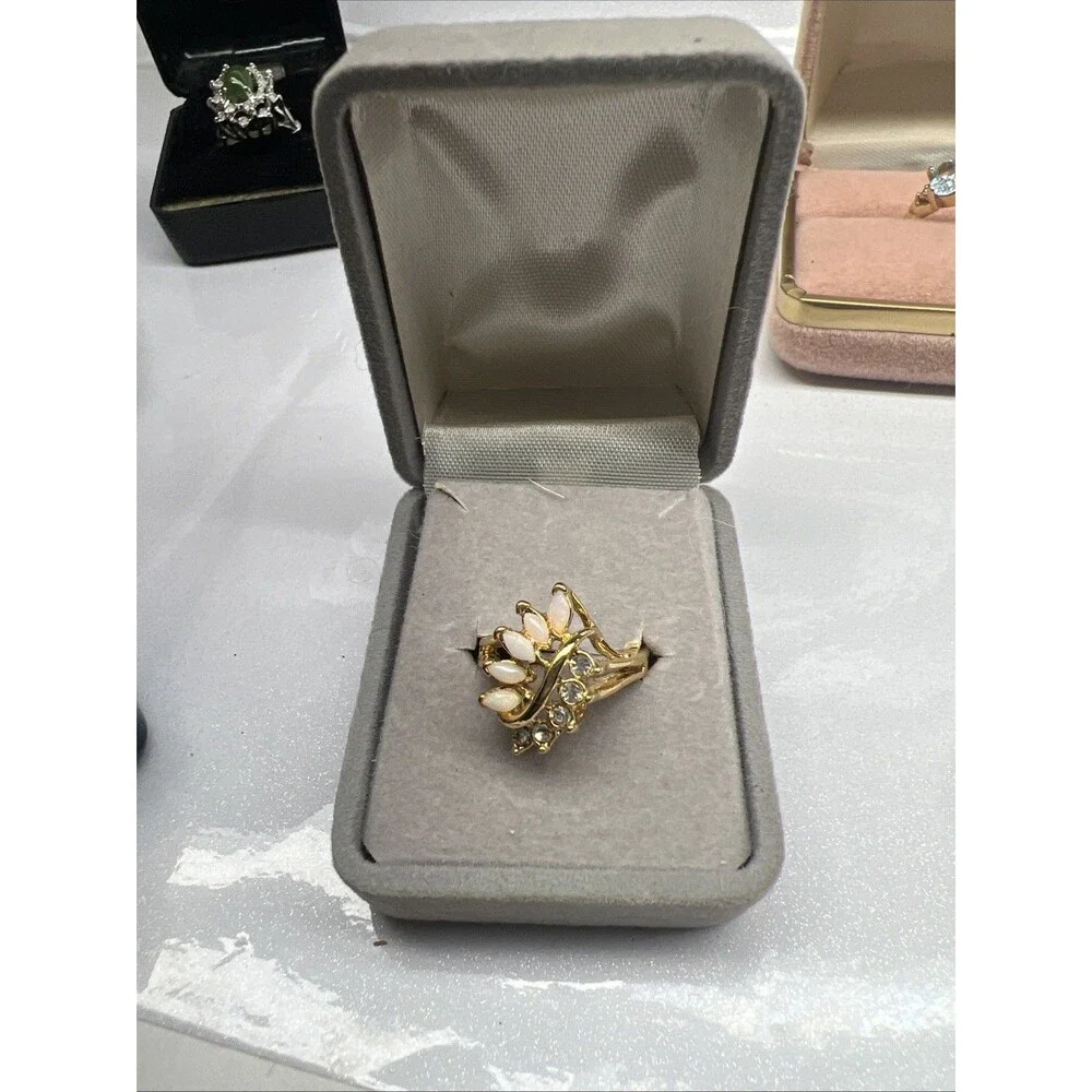 Uncas Cocktail Ring~ Faux Opal ~Rhinestone ~Gold Tone ~ Size 4.5 ~Vintage New